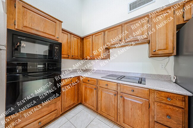 Building Photo - 4150 W Kent Dr