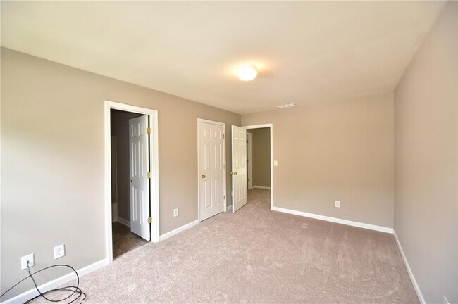 Building Photo - 918 Queensbrooke Way SE