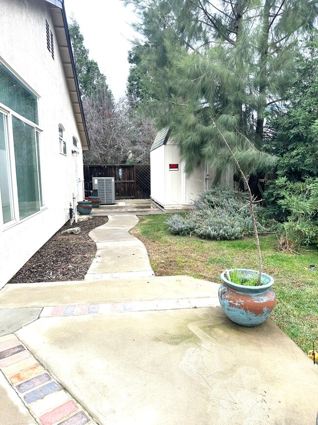 Building Photo - 238 Westbury Ln