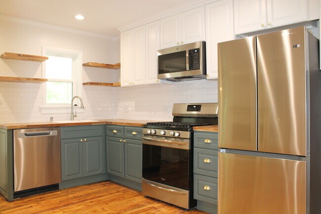 Building Photo - 275 Piney Ln