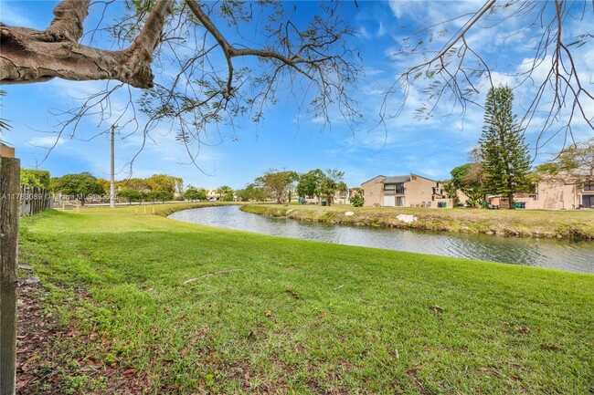 Building Photo - 16000 SW 91st Ct