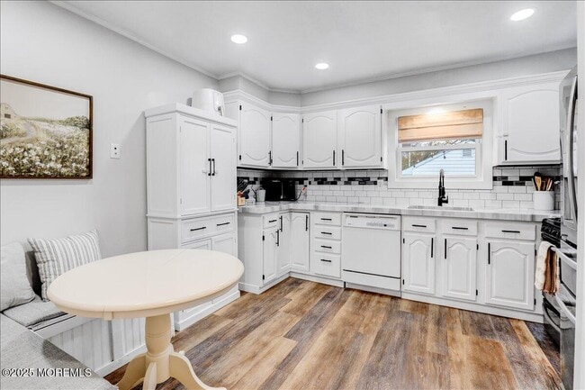 Building Photo - 144 Lower Main St