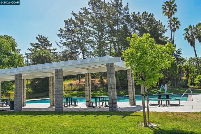 Building Photo - 340 Borica Dr
