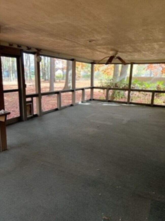 WARREN 3 BED/3 BATH HOMEHOWLAND SCHOOLS 2199 Weir Rd NE Warren OH