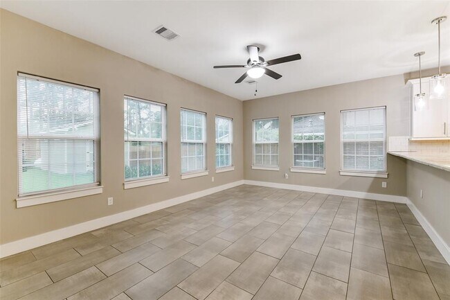 Building Photo - 15407 Cypress Gdns Dr