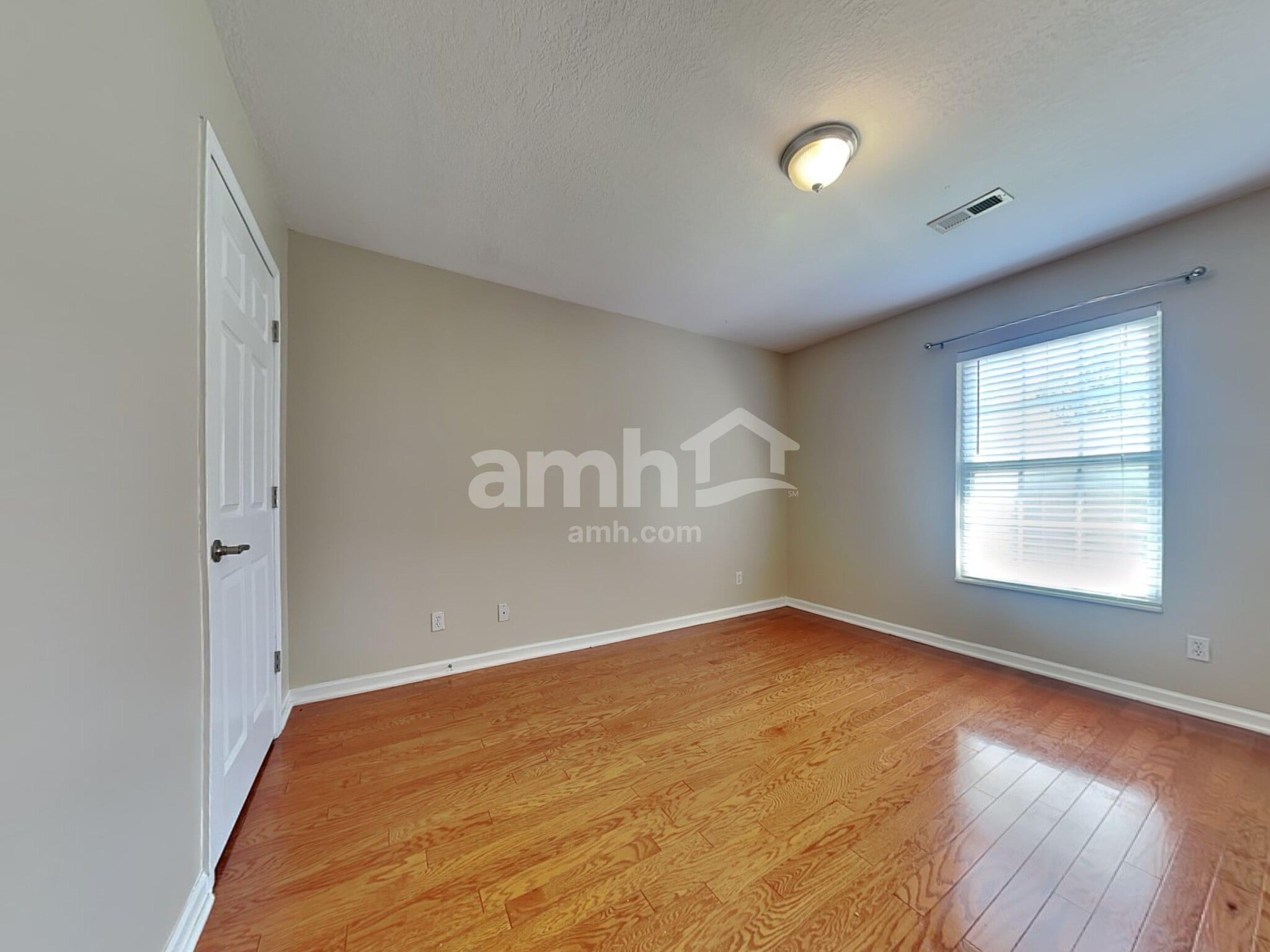 Building Photo - 1710 Stilwell Cir