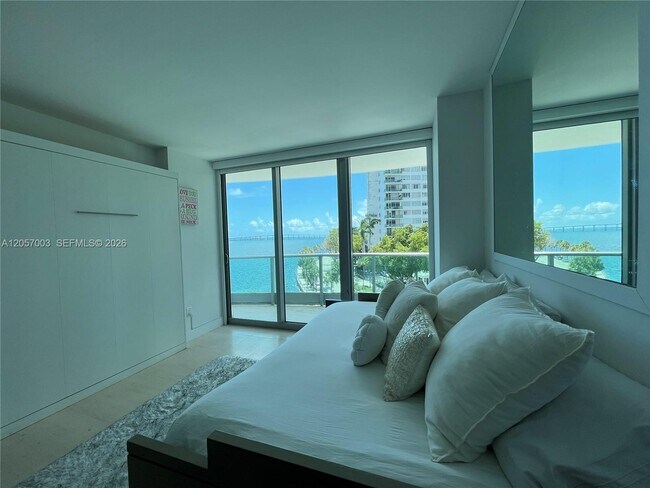 Building Photo - 1331 Brickell Bay Dr