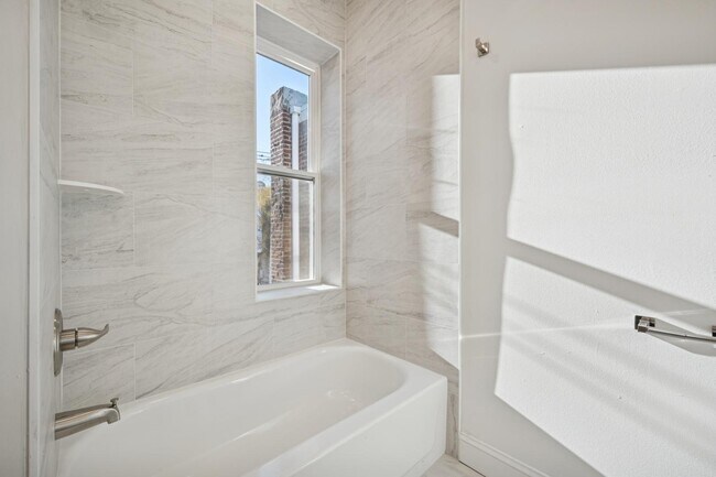 Building Photo - 5644 Blakemore St