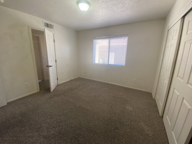 Building Photo - "2-Bedroom Condo in Saint George - Cozy Comfort with Modern Touches!"