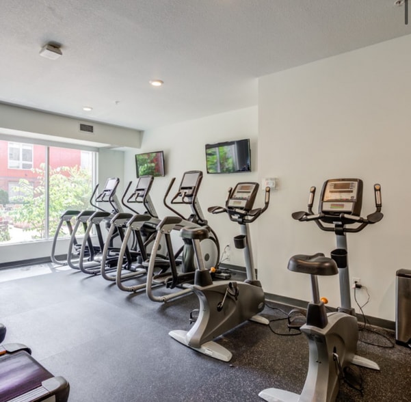 Building Photo - 1101 University Ave SE