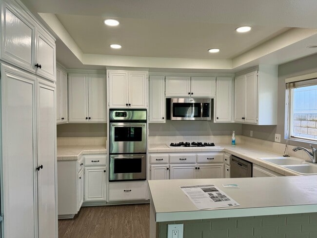 Building Photo - 3027 Oakwood Ln