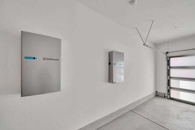 Building Photo - 30000 N Camino los Robles