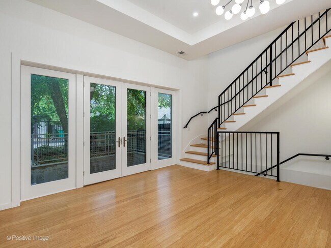 Building Photo - 842 N Wolcott Ave