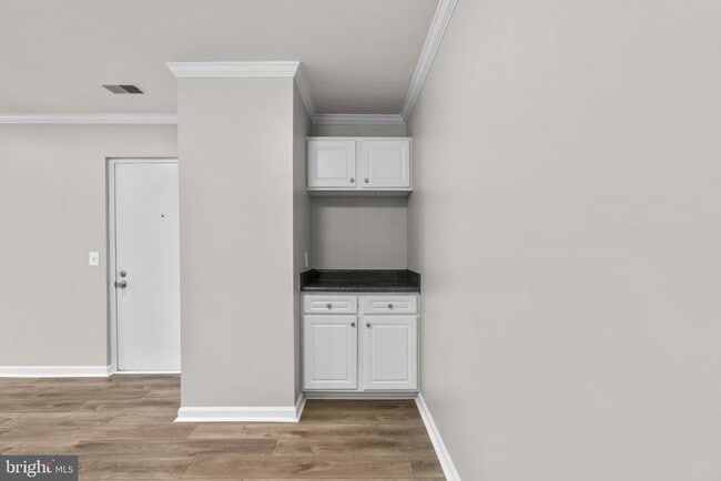 Building Photo - 18302 Streamside Dr