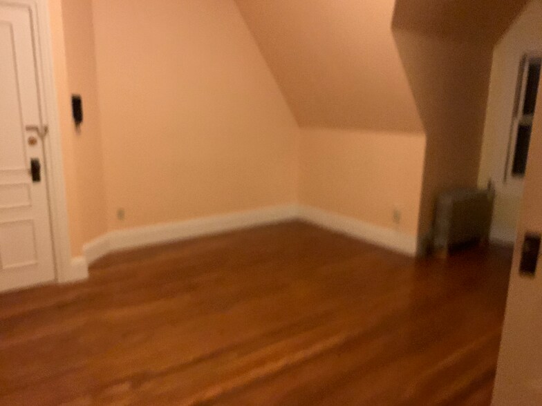 Building Photo - 252 Wayland Ave