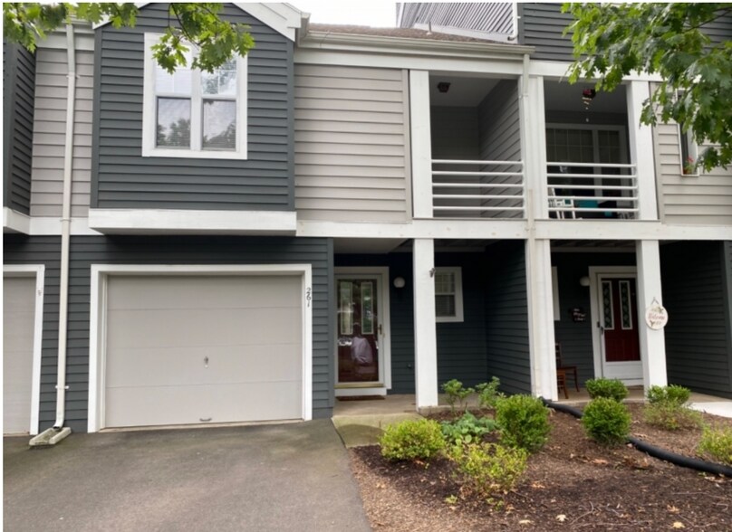 Primary Photo - 261 Hedgerow Rd