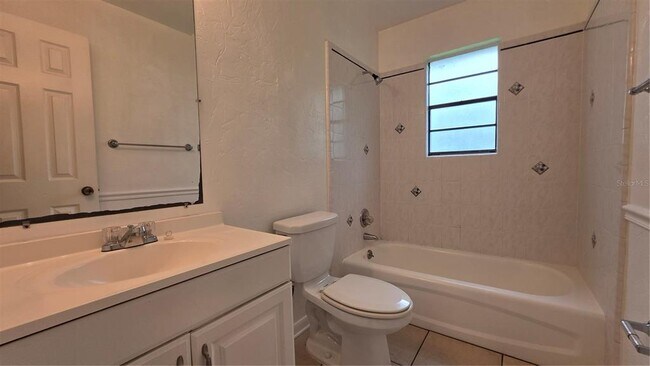 Building Photo - 4319 NW 26th Dr