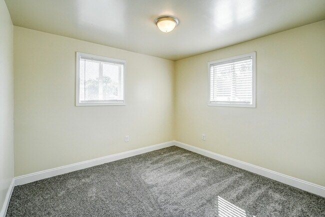 Building Photo - 2104 Phaup St