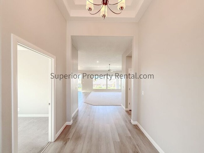 Building Photo - Gorgeous 3 bed, 3.5 bath 3 car garage home with views