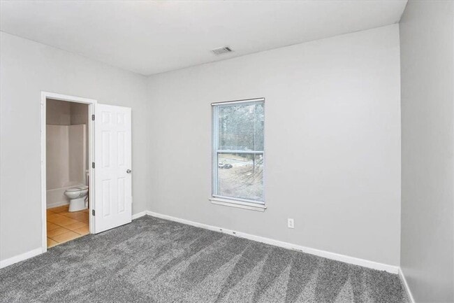 Building Photo - Spacious 5BR / 3BA Single-Family Home with Convenient City Access