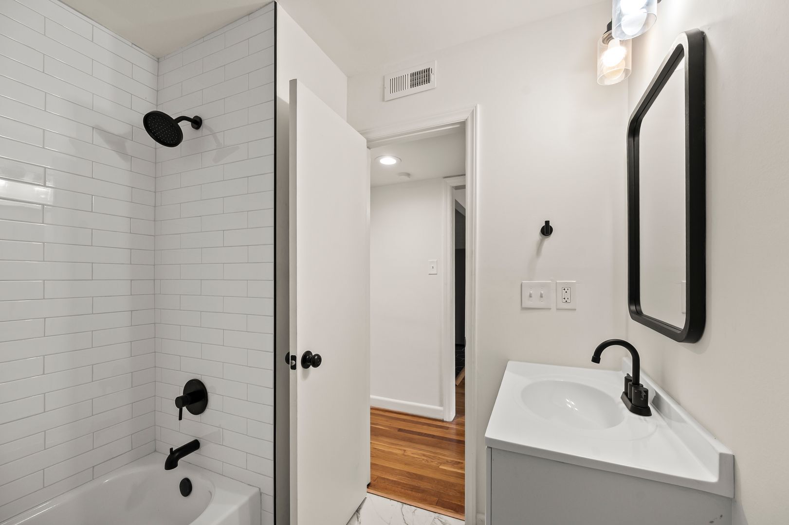 Building Photo - 1640 W Northwest Blvd