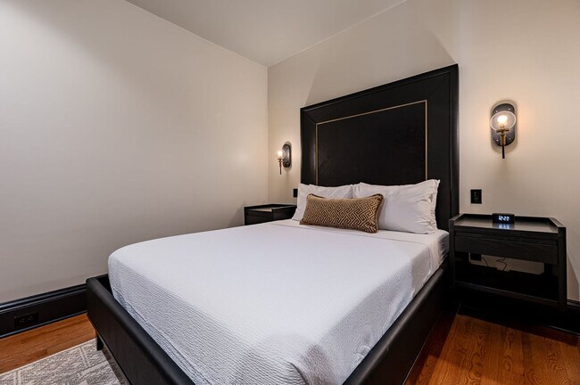 Building Photo - 1011 Canal St