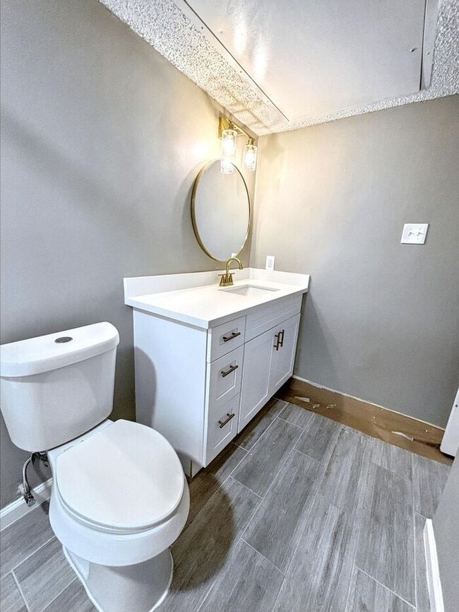Building Photo - Lovely 2-Bedroom Condo with Modern Comfort...