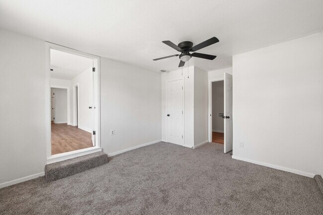 Building Photo - Large & Updated Home, *FIRST MONTH'S RENT FREE*