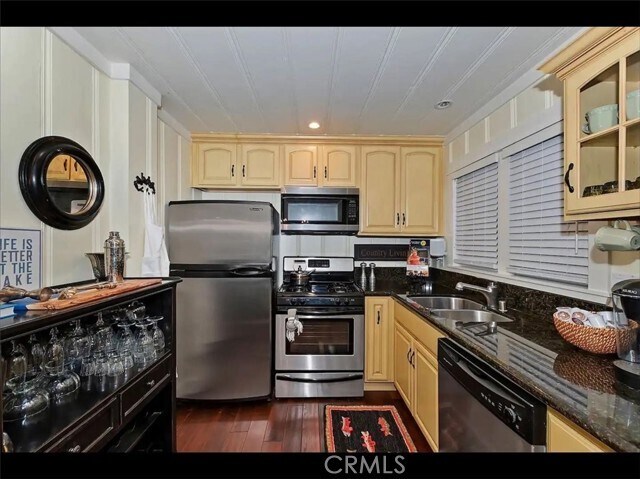 Building Photo - 855 Lake Dr