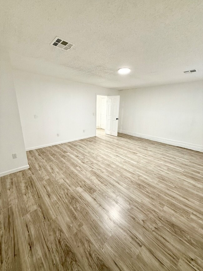 Building Photo - 8613 S Independence Ave