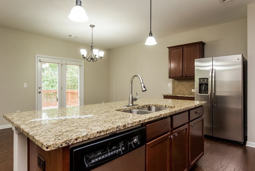 Building Photo - 275 Shaw Dr