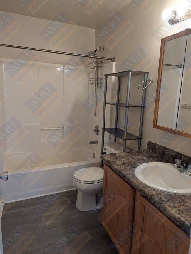 Building Photo - 3 Bedroom 2.5 Bath Townhouse