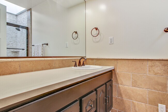 Building Photo - 5923 Jumilla Ave