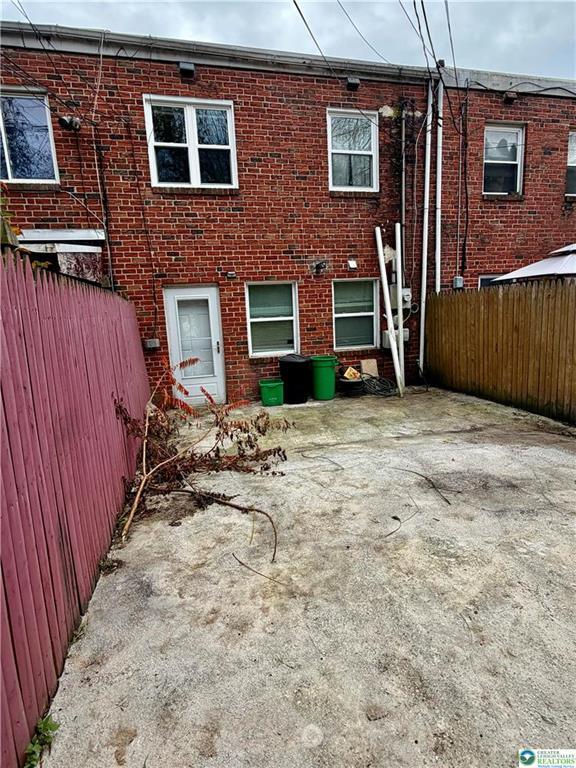 Building Photo - 689 W Brookdale St