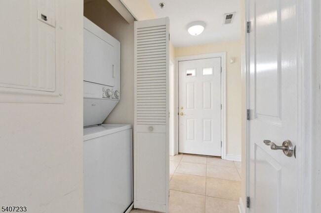 Building Photo - 453 Springfield Ave