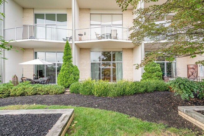 Building Photo - 1200 N Nash St