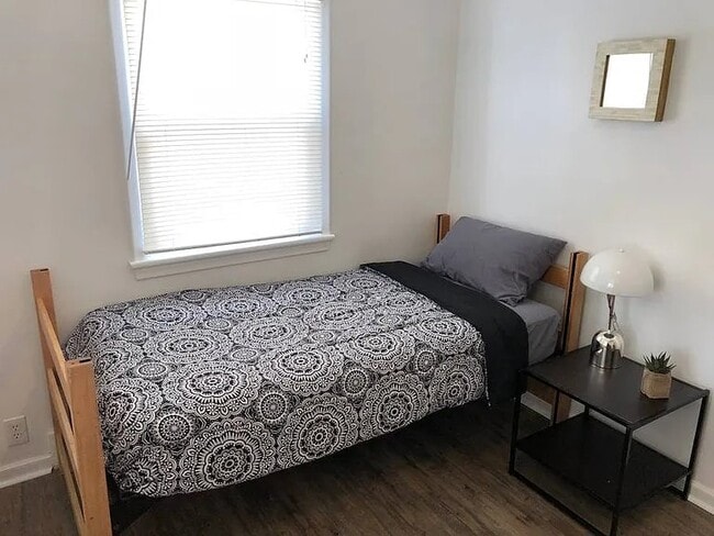 Building Photo - 355 N 600 E