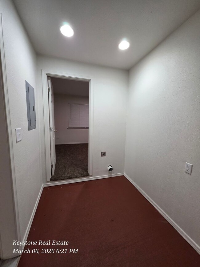 Building Photo - 15454