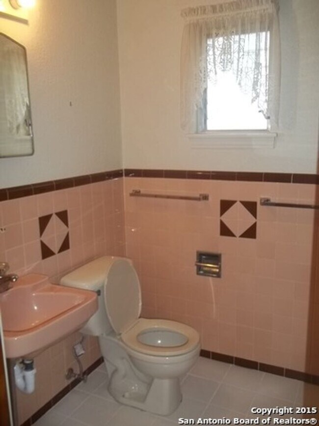 Building Photo - HOUSE AVAILABLE NOW