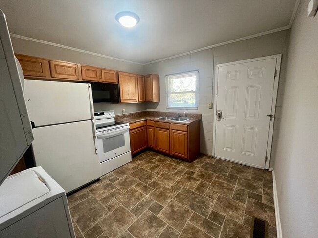 Building Photo - 2 Bedroom 1 Bath Duplex In Clemson