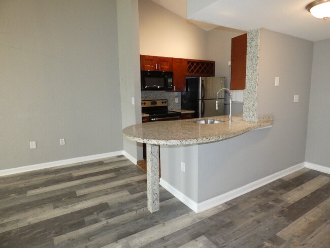Building Photo - 2811 N Oakland Forest Dr