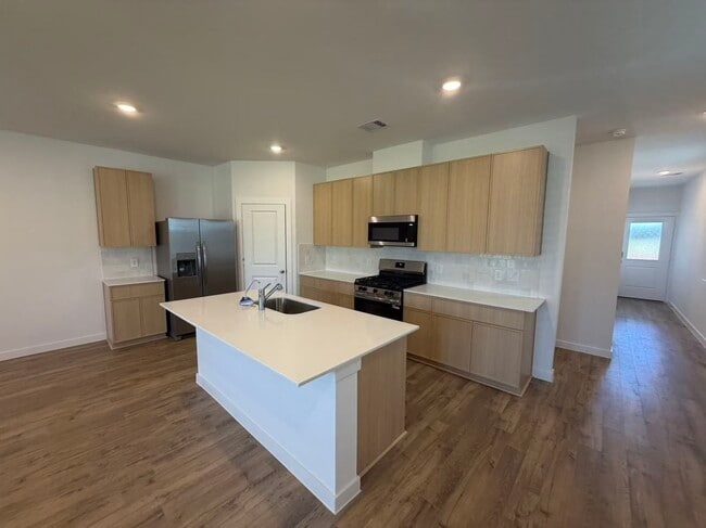 Building Photo - 28122 Meadowlark Sky Dr