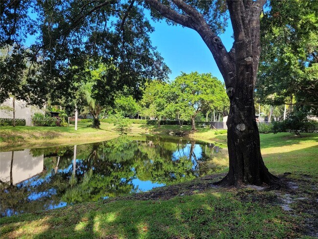 Building Photo - 4543 Carambola Cir S