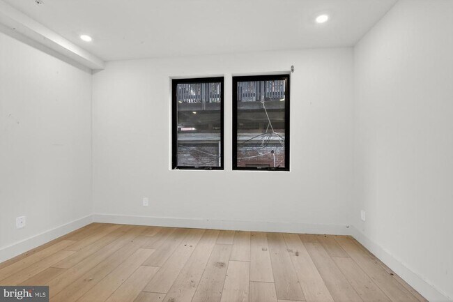 Building Photo - 2007 Cambridge St