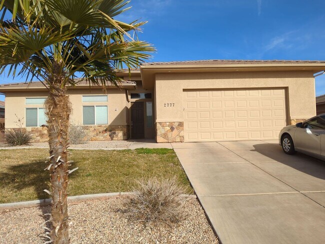 Building Photo - 4 Bedroom Home Near Pine View High School With 2 Car Garage