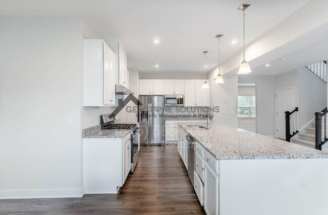 Building Photo - 3301 Somerset Ln