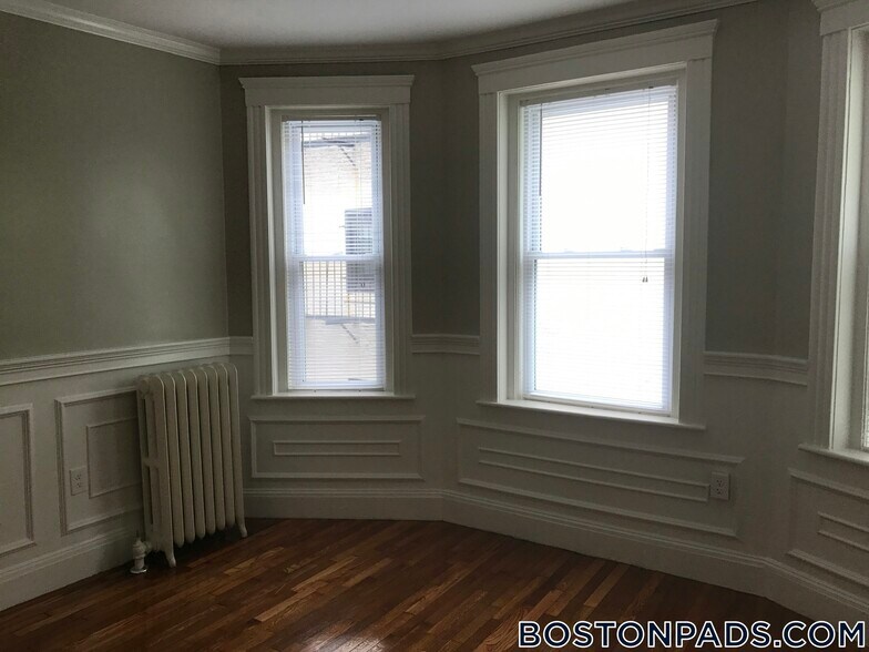 Building Photo - 49 Worthington St