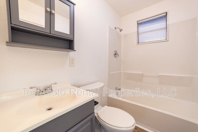 Building Photo - 2731 Menchaca St