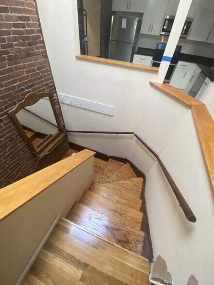 Building Photo - 606 Columbus Ave