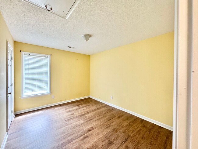 Building Photo - Adorable 3 Bedroom Home in High Point!